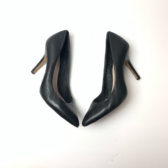 Vince Camuto Black Leather Classic Pumps - Picture 2 of 7